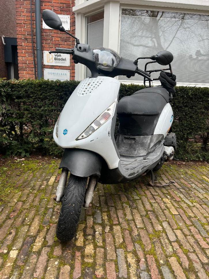 Piaggio Zip 4T, Fietsen en Brommers, Scooters | Piaggio, Gebruikt, Zip, Maximaal 45 km/u, Benzine, Ophalen