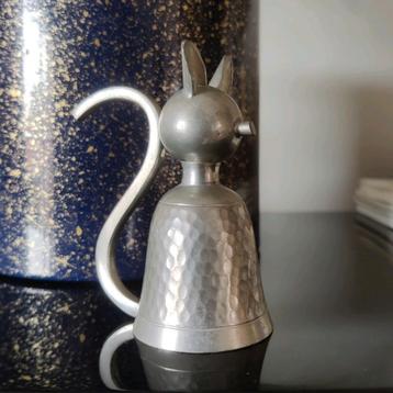 Vintage borrel bekertje van tin / Stirrup cup beschikbaar voor biedingen