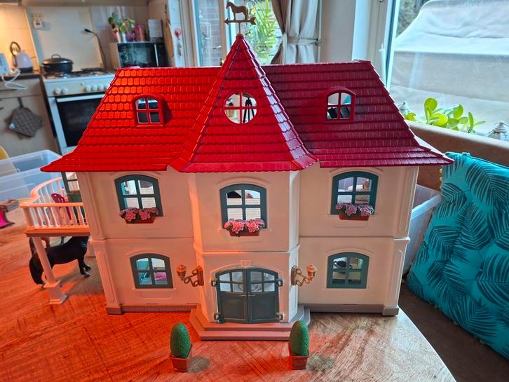 Schleich Horse Club Landhuis en stal aan het meer 42551, Kinderen en Baby's, Speelgoed | Poppenhuizen, Zo goed als nieuw, Poppenhuis
