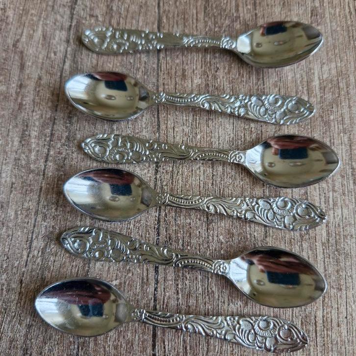Zes vintage lepeltjes met sierlijke details, Antiek en Kunst, Antiek | Bestek, Ophalen of Verzenden