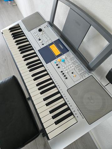 Yamaha PSR E323 inclusief standaard en krukje