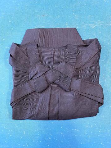 Hakama met Gi beschikbaar voor biedingen