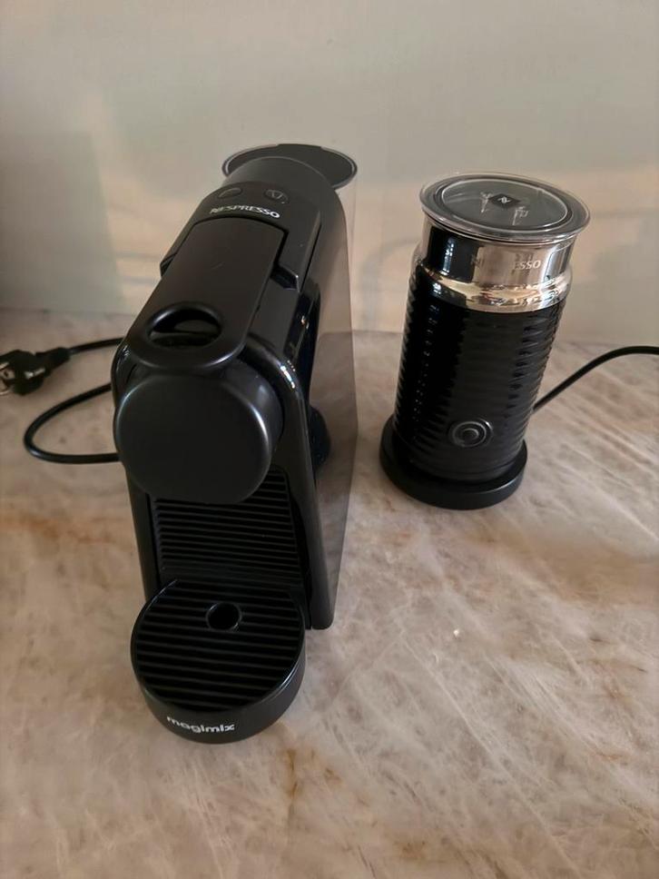 Magimix Nespresso met Aeroccino 3 melkopschuimer, Witgoed en Apparatuur, Koffiezetapparaten, Gebruikt, Koffiepads en cups, Espresso apparaat