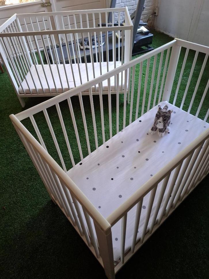 Wit babybedje compleet met matras & beddengoed, Kinderen en Baby's, Babywiegjes en Ledikanten, Zo goed als nieuw, Ledikant, Ophalen