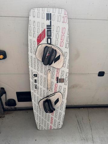 Kiteboard met nieuwe kite beschikbaar voor biedingen