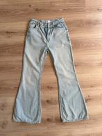 Flared jeans / spijkerbroek van Bershka maat S, Blauw, W28 - W29 (confectie 36), Ophalen of Verzenden, Zo goed als nieuw