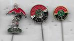 N.E.C. NIJMEGEN VOETBAL 3 VERSCHILLENDE SPELDEN, Verzamelen, Speldjes, Pins en Buttons, Ophalen of Verzenden, Gebruikt, Sport