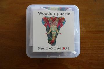 Houten puzzel (A5) '' OLIFANT '' + poster 102 stukjes.