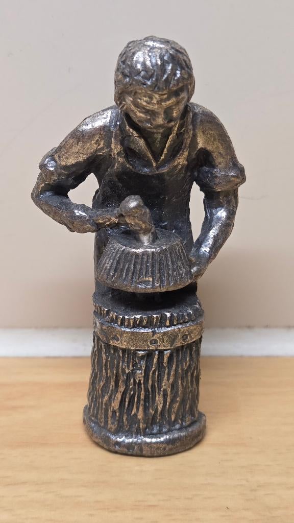 Tinnen beeldje van pottenbakker met keurmerk, Antiek en Kunst, Antiek | Tin, Ophalen of Verzenden