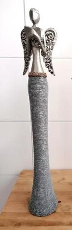 Beeldje vintage lezende vrouw/engel € 12,50, Ophalen of Verzenden, Gebruikt, Mens
