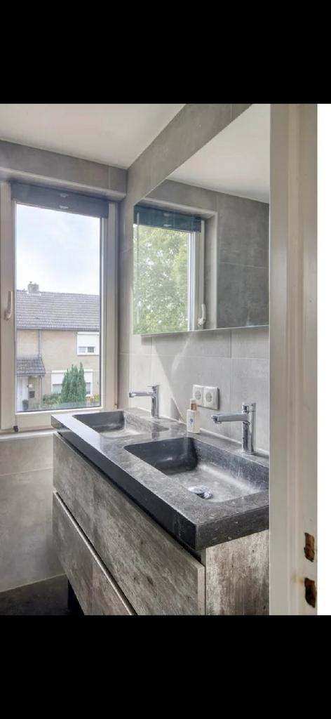 Dubbele wastafel met onderkast en spiegel, Huis en Inrichting, Badkamer | Badkamermeubels, Gebruikt, Wastafelkast, Minder dan 100 cm