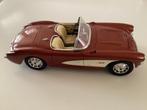 Bburago chevrolet corvette 1957 roestbruin/creme striping, Hobby en Vrije tijd, Modelauto's | 1:18, Ophalen, Zo goed als nieuw