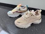 Nieuwe schoenen laatste stuks 10 euro per paar, Ophalen of Verzenden, Nieuw, Beige, Sneakers of Gympen