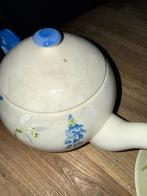 Gien Theepot met Kop en Schotel - Blauw Druifje, Ophalen, Zo goed als nieuw, Overige stijlen, Kop(pen) en/of Schotel(s)