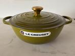 Le creuset 26 cm pan, olijf groen, 4,1 lt, nieuw, Gietijzer, Nieuw, Ophalen of Verzenden, Keramische plaat