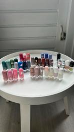 36 nagellak potjes van essence, Gebruikt, Overige kleuren, Ophalen of Verzenden, Handen en Nagels