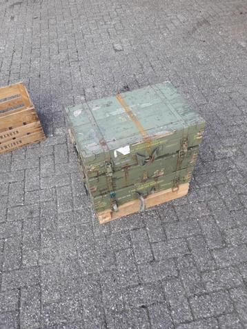 Legerkisten munitie kisten beschikbaar voor biedingen