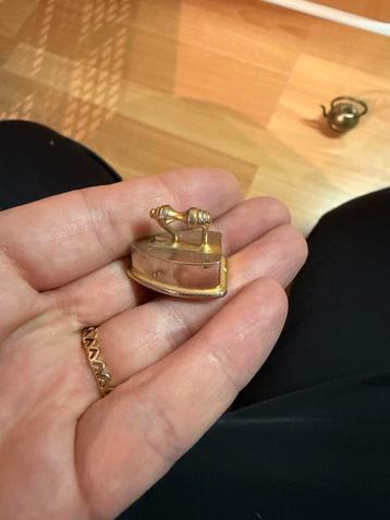 Miniatuur Strijkijzer beschikbaar voor biedingen