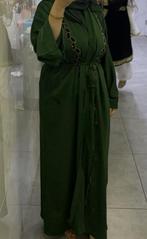 Groene Abaya met sjaal - Maat M, Kleding | Dames, Maat 38/40 (M), Ophalen of Verzenden, Zo goed als nieuw, Onder de knie