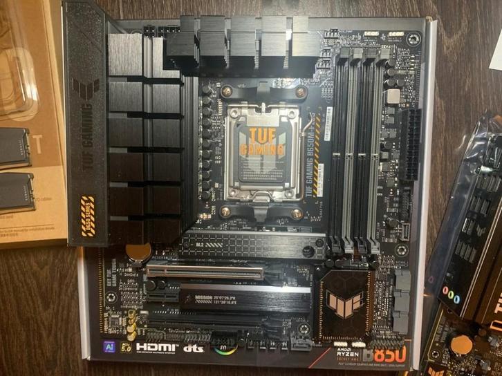 ASUS TUF Gaming B650M-PLUS, Computers en Software, Moederborden, Zo goed als nieuw, AMD, DDR5, Ophalen of Verzenden