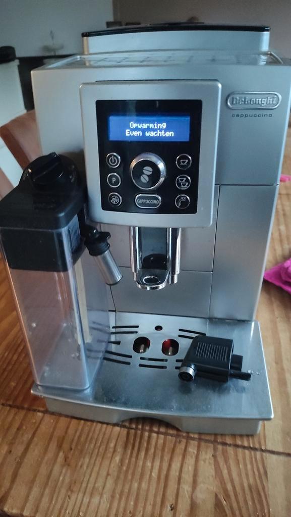 DeLonghi volautomaat  Koffiemachine, Witgoed en Apparatuur, Koffiezetapparaten, Gebruikt, Gemalen koffie, Koffiebonen, Combi, 2 tot 4 kopjes