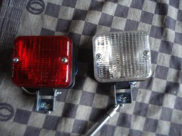 Oldtimer 1 rode mistlamp en witte lamp breedte 85 mm. beschikbaar voor biedingen