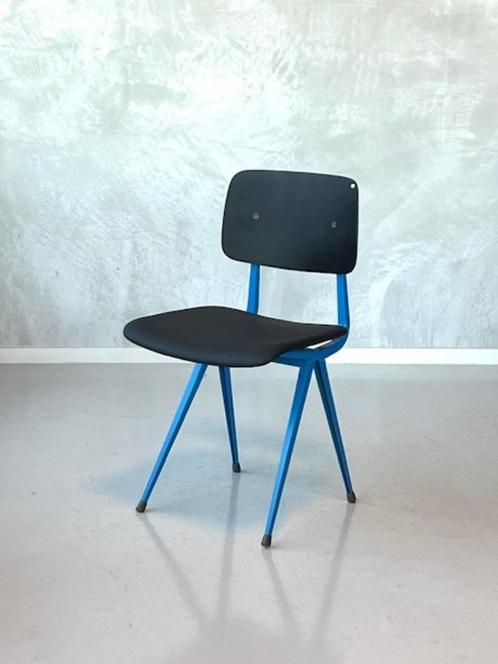 Result eetkamerstoel Friso Kramer vintage Ahrend stoel blauw, Huis en Inrichting, Stoelen, Gebruikt, Eén, Kunststof, Leer, Metaal