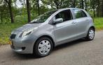 Toyota Yaris 1.3 VVTi Automaat ! Airco ! 18-09-2026 APK !, Gebruikt, 750 kg, 4 cilinders, Origineel Nederlands