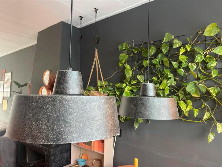 Set 2 industriële hanglampen – diameter 39 cm, Huis en Inrichting, Lampen | Hanglampen, Zo goed als nieuw, Minder dan 50 cm, Metaal