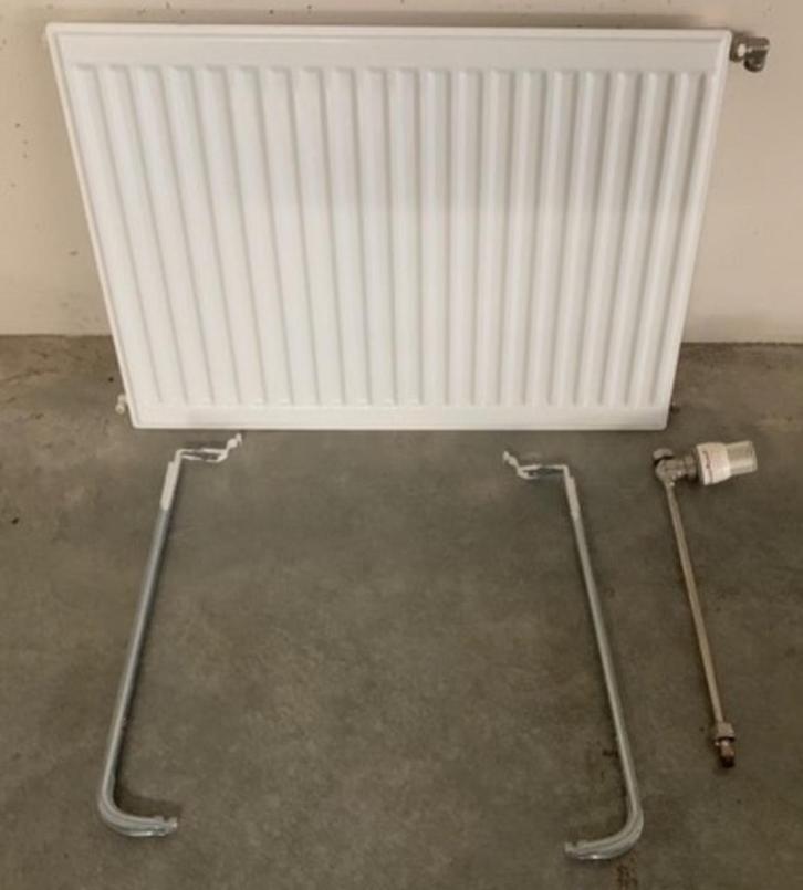 Handige (relatief kleine) radiator (50 x 70 cm). Goede staat, Doe-het-zelf en Verbouw, Verwarming en Radiatoren, Gebruikt, Radiator