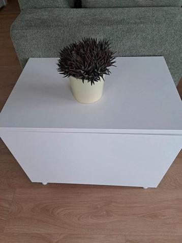Platsa kastje 60x52x40 op pootjes met deur beschikbaar voor biedingen