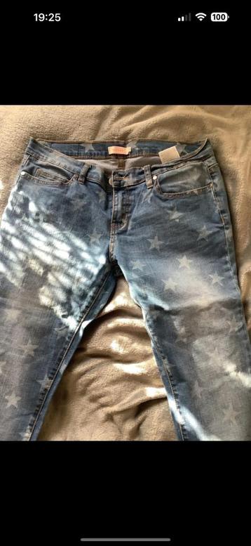 Skinny jeans met sterren  beschikbaar voor biedingen