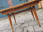 Vintage tafel met formica blad, Huis en Inrichting, Ophalen, Gebruikt, 100 tot 150 cm, Seventies