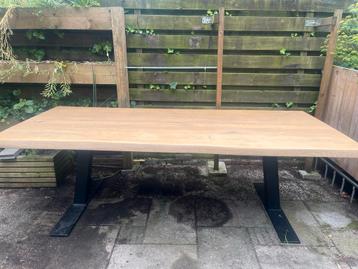 Eikenhouten Eettafel Industrieel beschikbaar voor biedingen