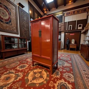 Vintage hoge oranje kast / leggerkast beschikbaar voor biedingen
