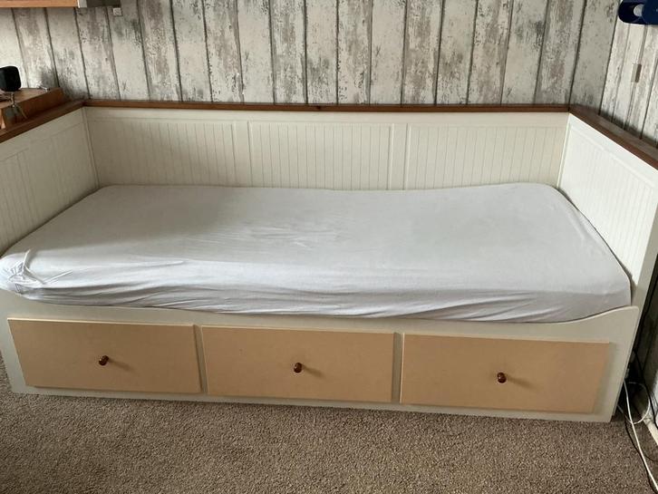 Hemnes bed ikea uitschuifbaar, Huis en Inrichting, Slaapkamer | Bedden, Gebruikt, Eenpersoons, 80 cm, Hout, Wit, Ophalen