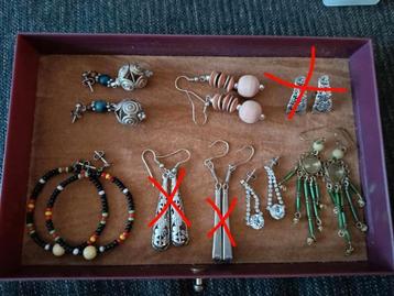 Oorbellen  beschikbaar voor biedingen