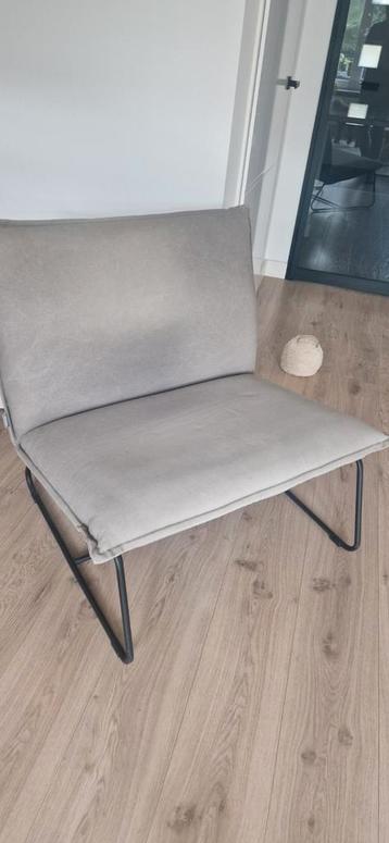 Moderne fauteuil - Zo goed als nieuw! beschikbaar voor biedingen