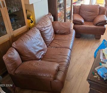 T.E.A.B. Leren bank driepersoons (evt. met fauteuil) beschikbaar voor biedingen