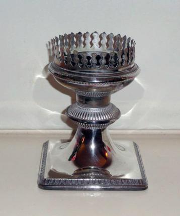 Kandelaar verzilverd Gothic beschikbaar voor biedingen