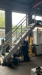 Bordestrap aluminium hoogte 2,40 m uitval 2,3 m, Doe-het-zelf en Verbouw, Ladders en Trappen, Ophalen, Zo goed als nieuw, Trap