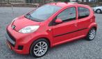 Peugeot 107 1.0 12V 5D Bouwjaar 2012 Rood, Voorwielaandrijving, Euro 5, Stof, Zwart