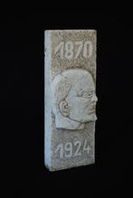 Lenin 1870-1924 Gehakt uit één stuk Marmer en 101 jaar oud, Antiek en Kunst, Ophalen of Verzenden