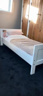 Mooi wit peuterbed. Incl. matrasje en peuterkussen., Ophalen of Verzenden, Zo goed als nieuw, 140 tot 160 cm, 70 tot 85 cm