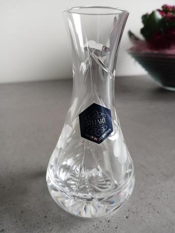 Mooi decoratieve Stuart Crystal Poise vaasje beschikbaar voor biedingen