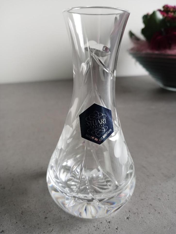 Mooi decoratieve Stuart Crystal Poise vaasje, Huis en Inrichting, Woonaccessoires | Vazen, Zo goed als nieuw, Overige kleuren