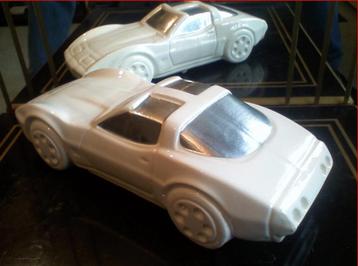 EX-VITRINE KERAMIEK WIT MODEL CHEVROLET CORVETTE C3 1/18 beschikbaar voor biedingen