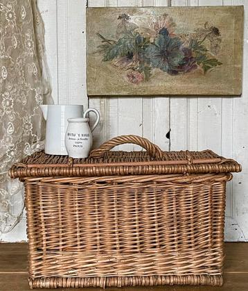 Brocante oude Franse rieten mand / koffertje / spoormand beschikbaar voor biedingen