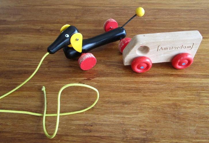 Houten Trekfiguur Hond & Amsterdam/Vondelpark Kar – Set, Kinderen en Baby's, Speelgoed | Houten speelgoed, Gebruikt, Duw- of Trekspeelgoed