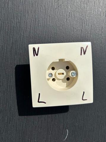 Nieuw Perilex Stopcontact beschikbaar voor biedingen